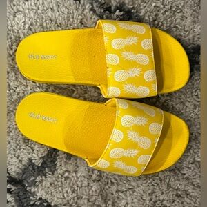 GIRLS PINEAPPLE SLIDES SIZE 3/4